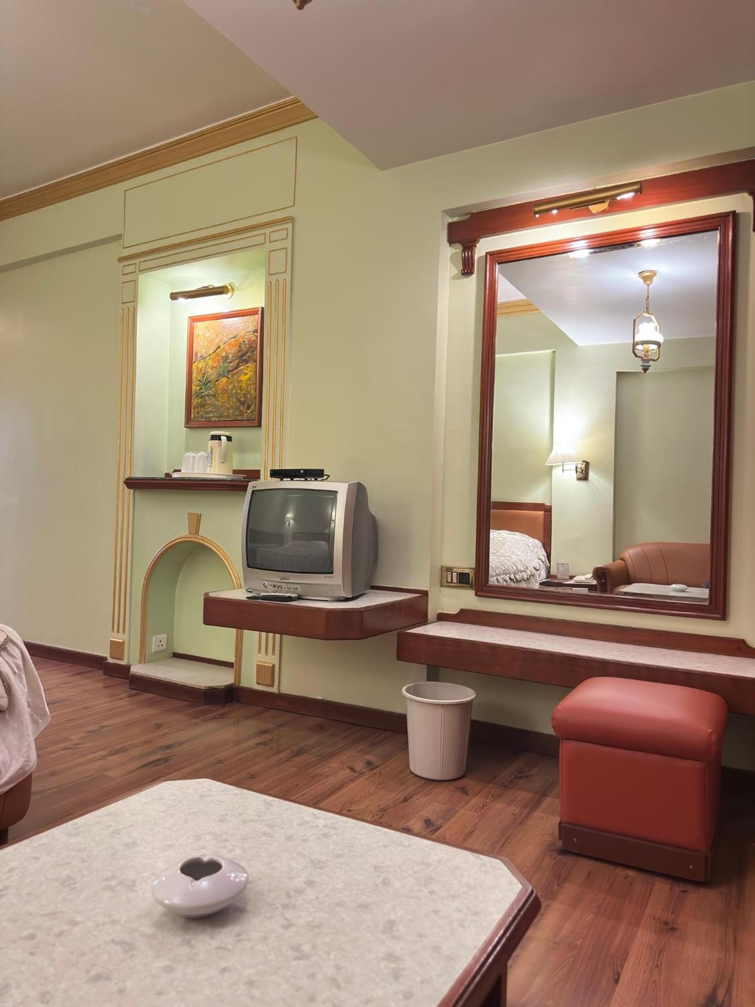 Hotel Nahar Nilgiris Ooty Esterno foto